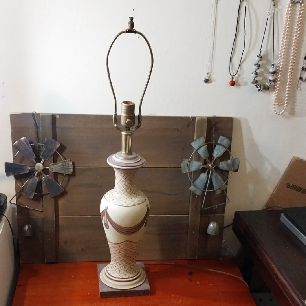 Vintage Maitland Smith Ceramic Table Lamp in Cream and Gold